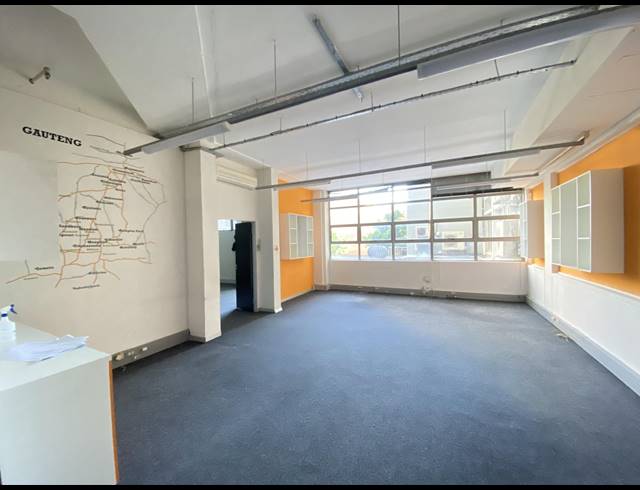 113M² OFFICE TO LET IN WOODSTOCK